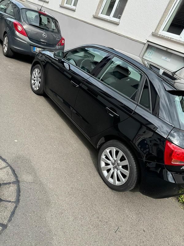 Schwarz Gebraucht 2014 Audi A1 Ambition Kleinwagen | 6.999 € (Guter Preis) - Bild 1/4