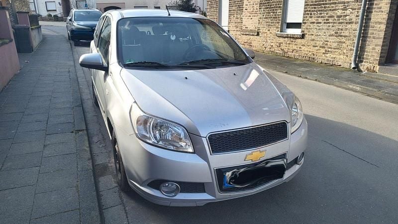 Gebraucht Chevrolet Aveo LT 101 PS (74 kW) 2010 Silber Limousine