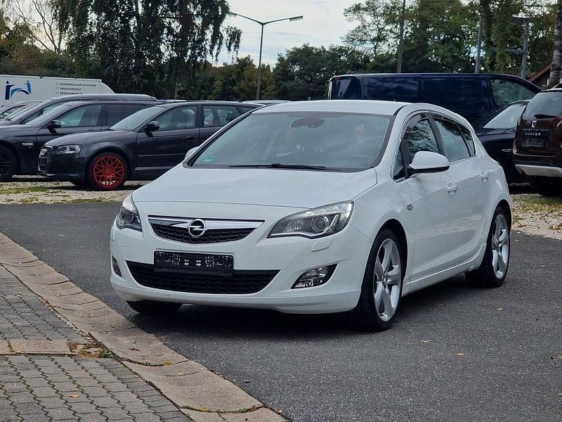 Weiß Gebraucht 2010 Opel Astra Sport Limousine | 6.290 € (Fairer Preis) - Bild 1/4