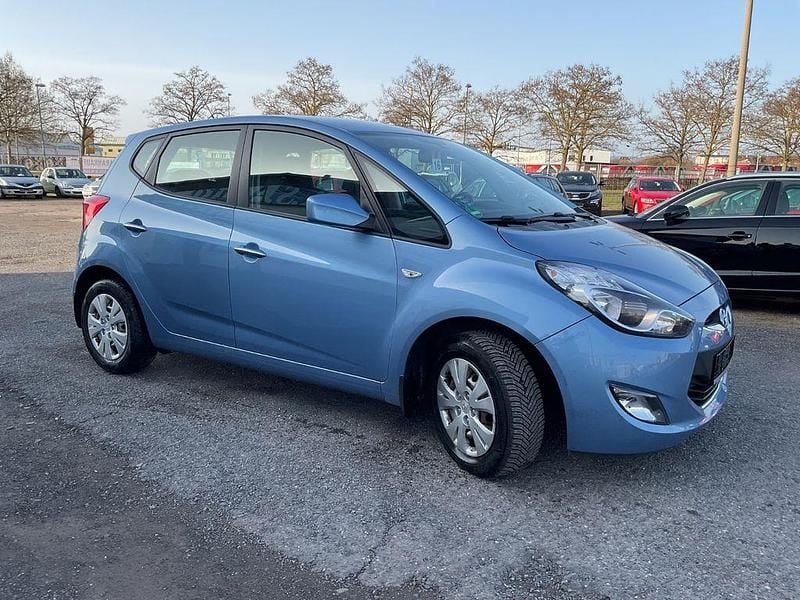 Gebraucht Hyundai ix20 90 PS (66 kW) 2014 Blau Kleinwagen