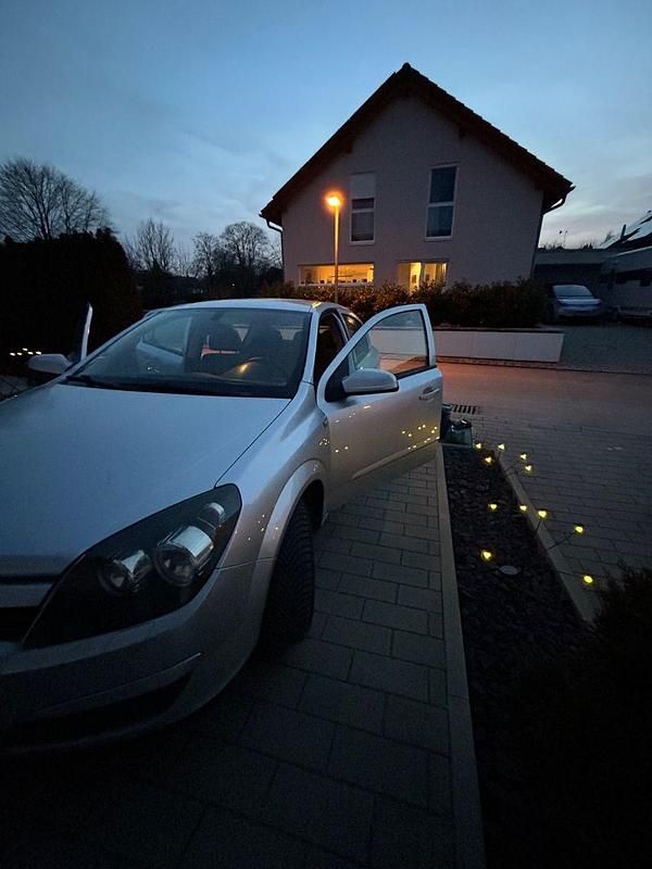 Gebraucht Opel Astra 105 PS (77 kW) 2005 Silber Limousine