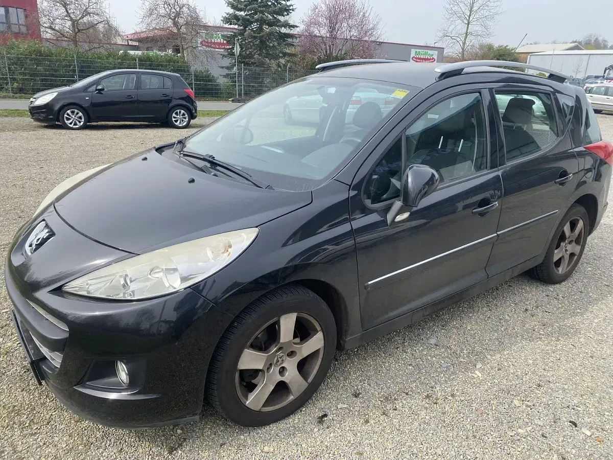 Gebraucht Peugeot 207 Premium 120 PS (88 kW) 2011 Limousine