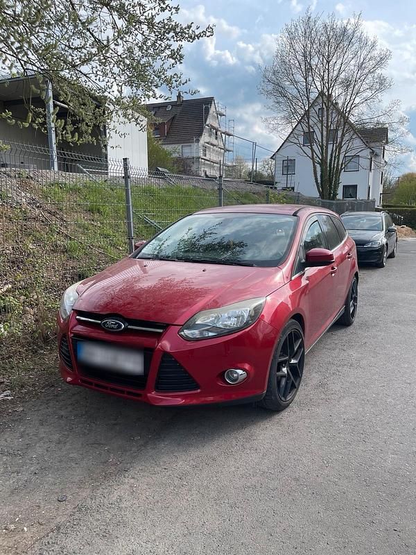 Second-hand Ford Focus 125 CP (91 kW) 2012 Roșu Break