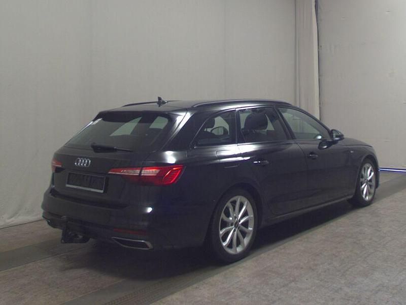 Gebraucht Audi A4 S-Line 163 PS (119 kW) 2022 Mythosschwarz metallic Kombi