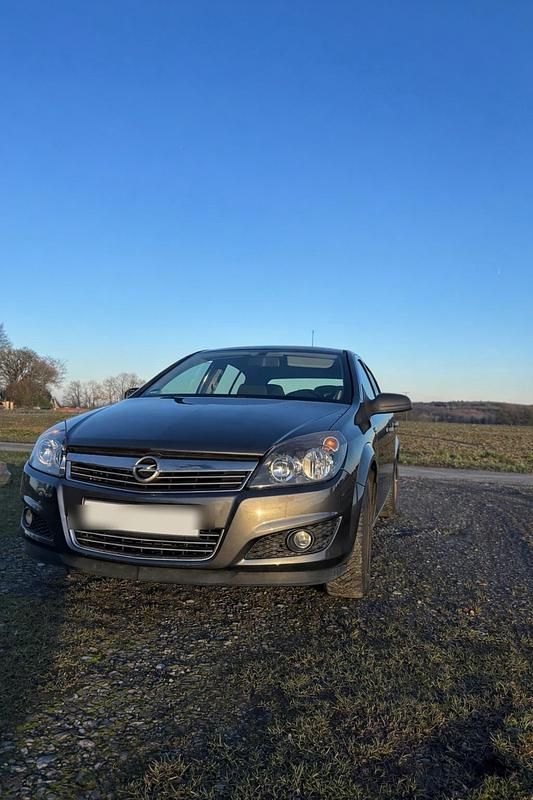 Gebraucht Opel Astra 90 PS (66 kW) 2009 Grau Kleinwagen