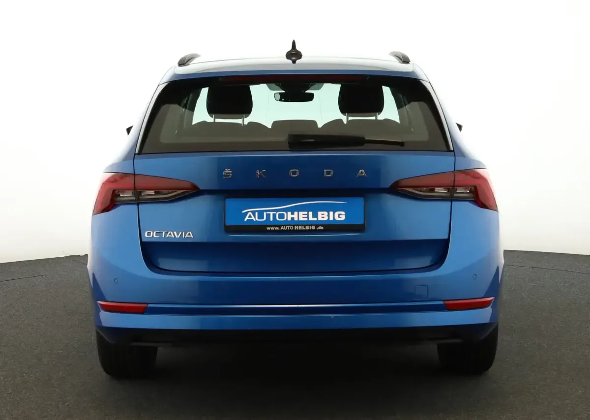 Gebraucht Skoda Octavia Ambition 150 PS (110 kW) 2023 Raceblau metallic Kombi