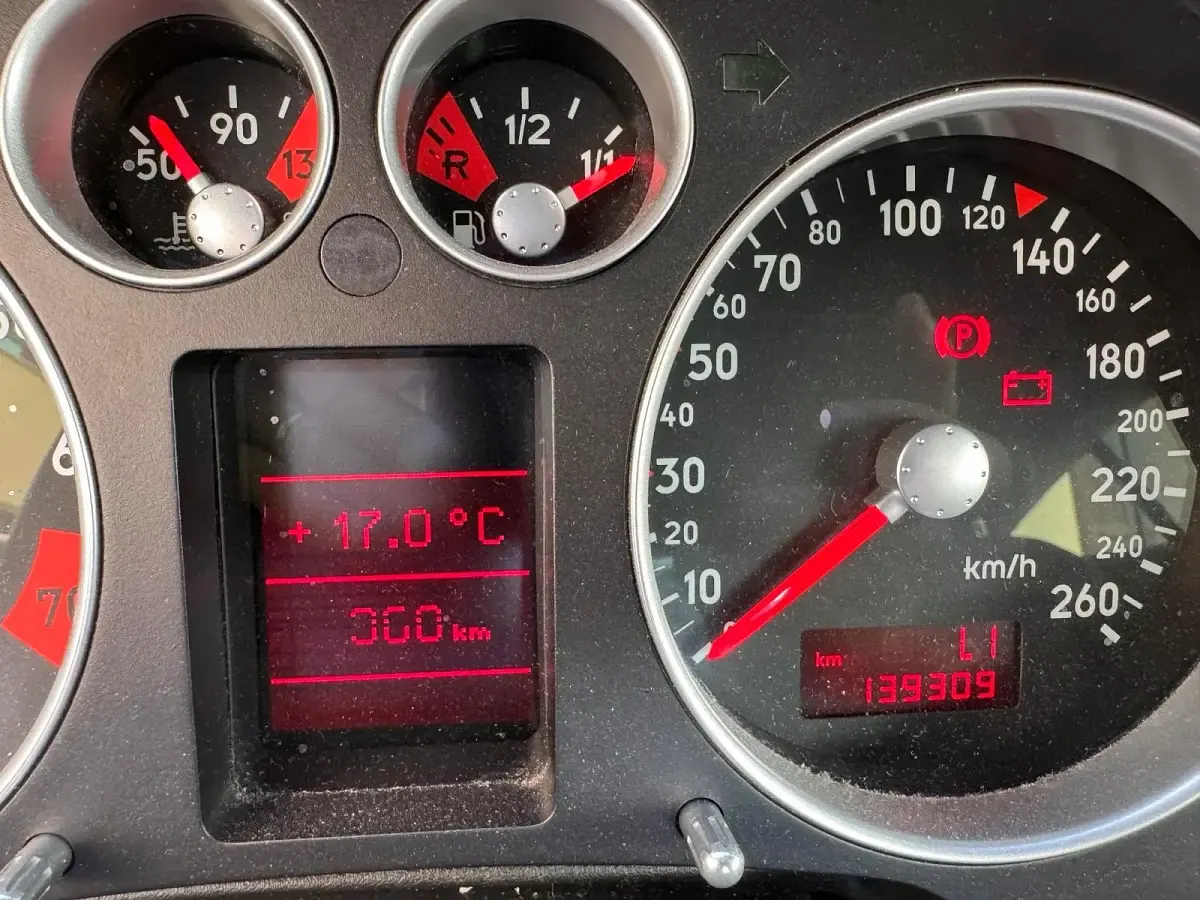 Second-hand Audi TT 180 CP (132 kW) 1998 Argintiu Coupe