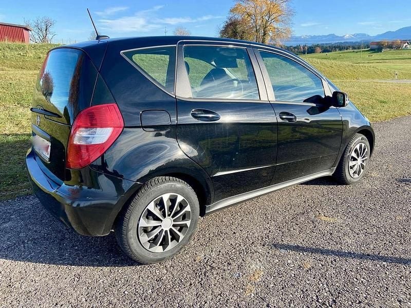 Kosmosschwarz Gebraucht 2011 Mercedes A160 Kleinwagen | 5.190 € (Guter Preis) - Bild 1/4