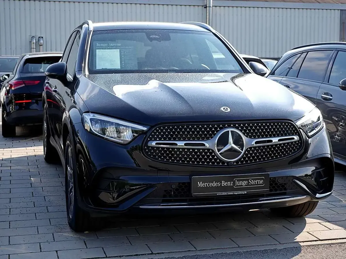 Gebraucht Mercedes GLC450 AMG 367 PS (269 kW) 2024 Obsidianschwarz lack SUV
