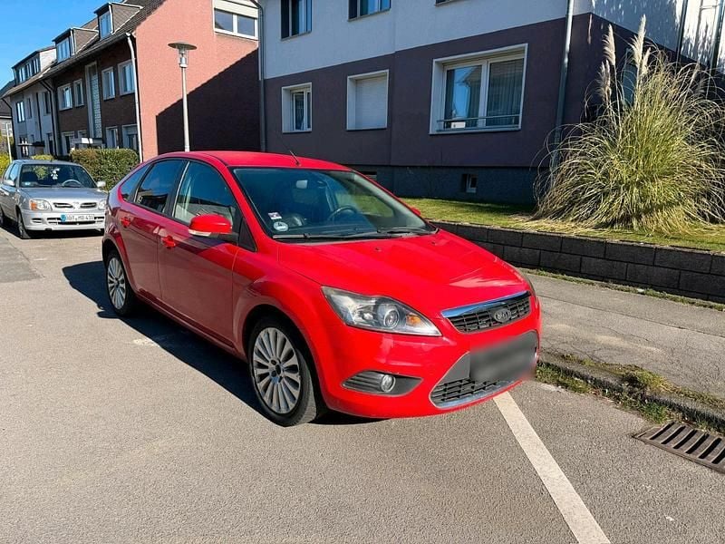 Gebraucht Ford Focus Titanium 136 PS (100 kW) 2009 Rot Limousine