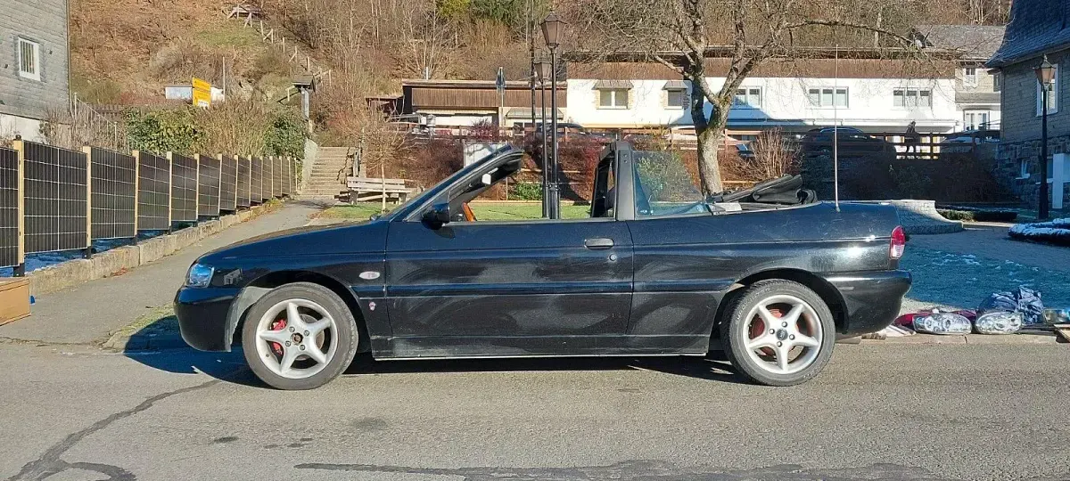 Gebraucht Ford Escort Cabriolet Ghia 90 PS (66 kW) 1997 Schwarz Cabrio