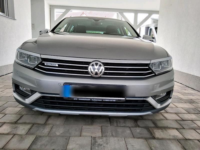 Silber Gebraucht 2016 VW Passat Alltrack Kombi | 16.500 € (Fairer Preis) - Bild 1/4