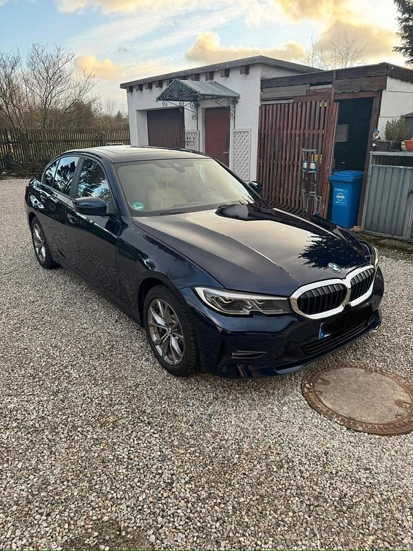 Gebraucht BMW 330e Advantage 292 PS (214 kW) 2019 Blau Limousine