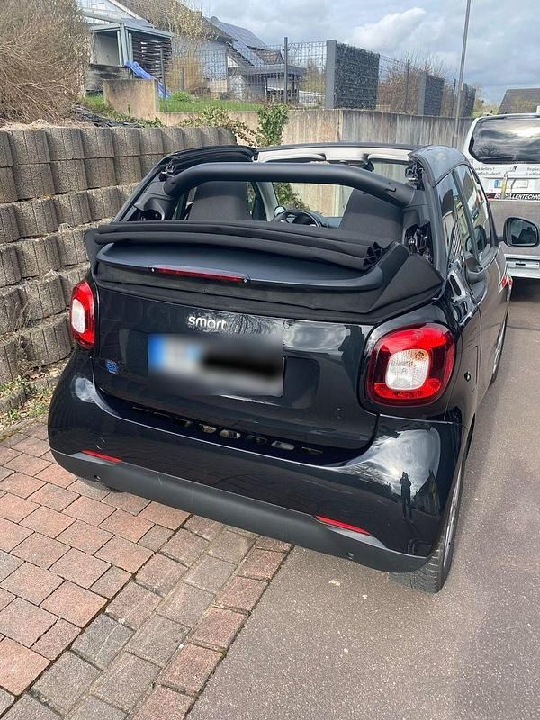 Gebraucht Smart ForTwo Coupé 60 kW (82 PS) 2021 Schwarz Cabrio