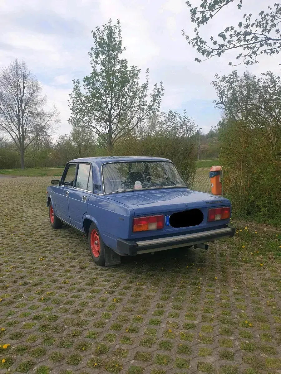 Second-hand Lada 2105 65 CP (47 kW) 1990 Albastru Berlinǎ