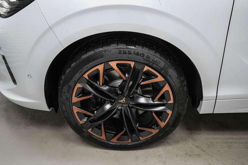 Neu Cupra Terramar VZ 265 PS (194 kW) 2025 Glacial white metallic () SUV