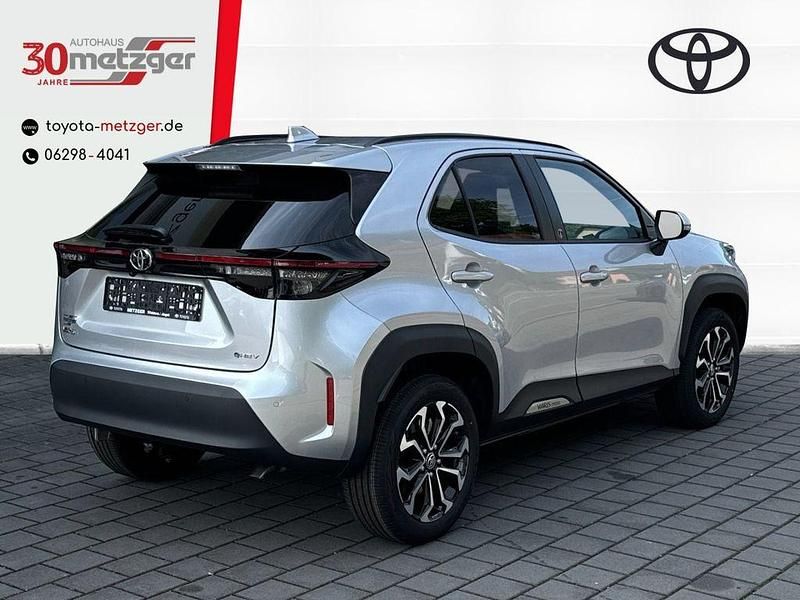 Neu Toyota Yaris Cross 131 PS (96 kW) 2025 Silber SUV