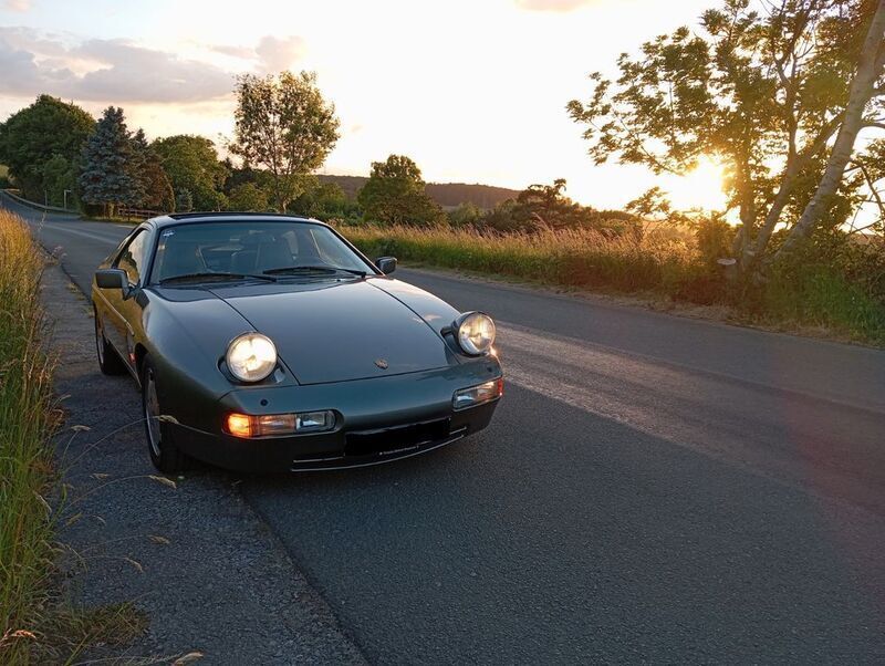 Grün Gebraucht 1987 Porsche 928 Coupé | 16.900 € - Bild 1/4