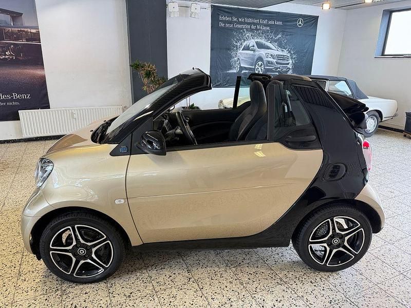 Schwarz Gebraucht 2022 Smart ForTwo Electric Drive Prime Cabrio | 14.995 € (Fairer Preis) - Bild 1/4