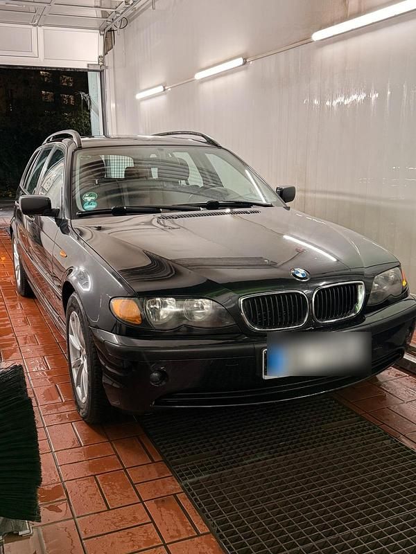 Schwarz Gebraucht 2005 BMW 316 Kombi | 1.800 € (Etwas zu teuer) - Bild 1/4