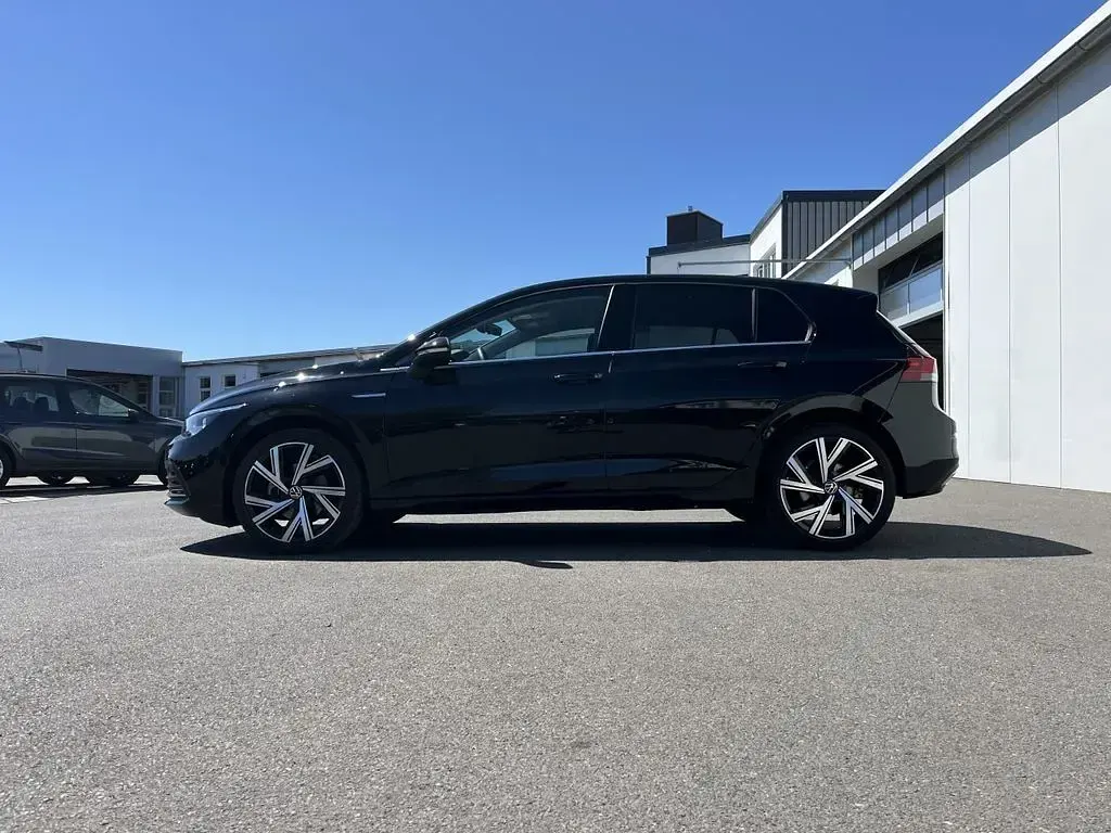 Gebraucht VW Golf VIII Style 131 PS (96 kW) 2024 Grenadillschwarz Limousine