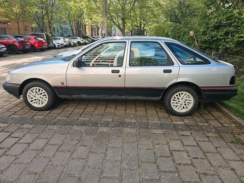 Second-hand Ford Sierra 80 CP (58 kW) 1990 Argintiu Berlinǎ