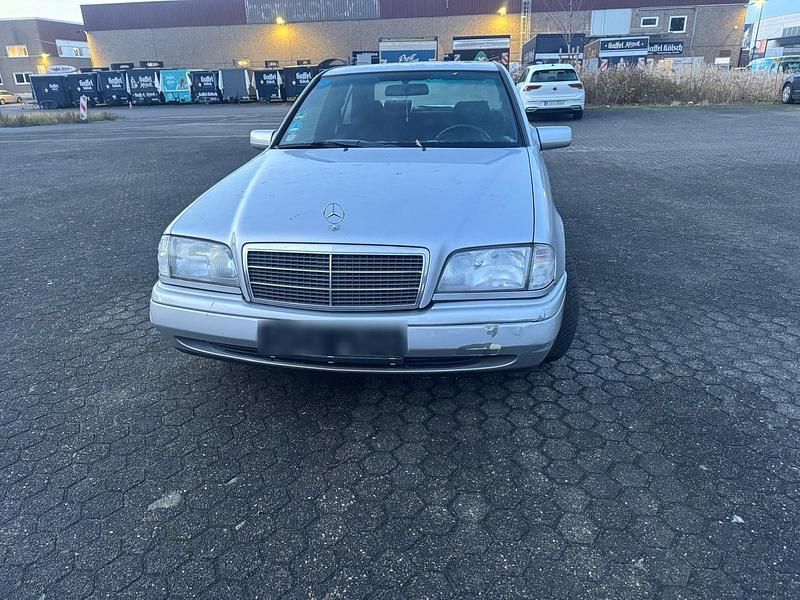 Silber Gebraucht 1994 Mercedes C180 Limousine | 1.700 € - Bild 1/4