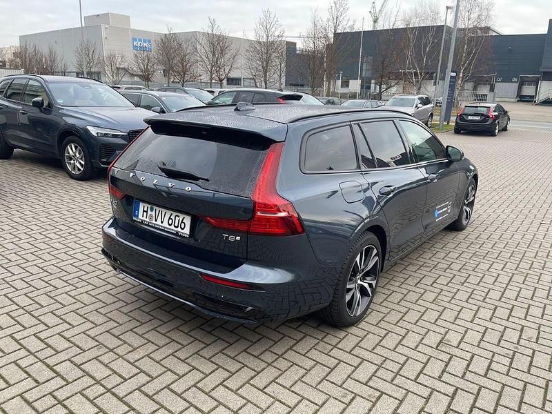 Gebraucht Volvo V60 Plus 310 PS (228 kW) 2025 Blau Kombi