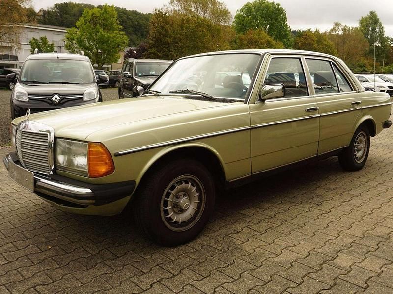 Gebraucht Mercedes E230 136 PS (100 kW) 1984 Beige Limousine