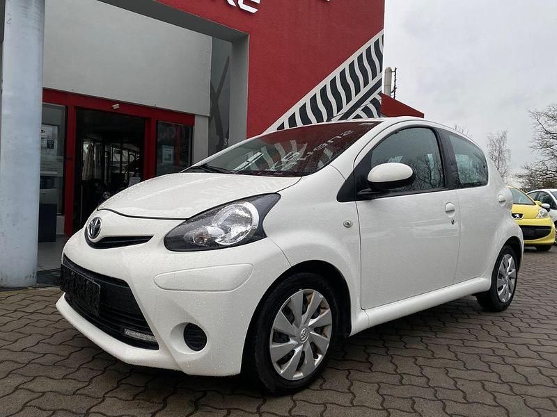 Gebraucht Toyota Aygo Cool 68 PS (50 kW) 2014 Weiß Kleinwagen