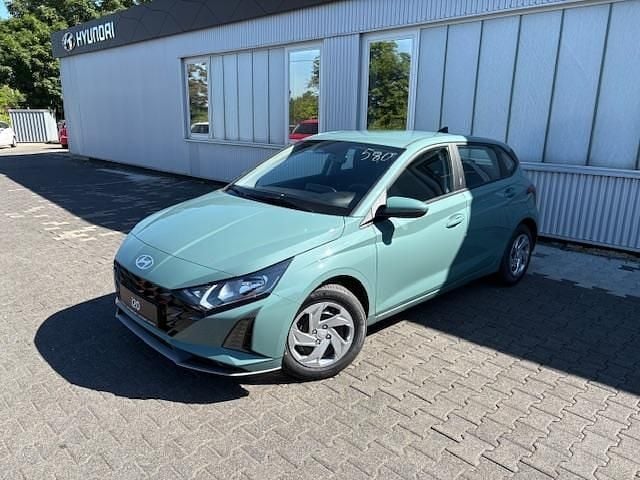 Mangrove green Neu 2025 Hyundai i20 Select Limousine | 19.790 € (Guter Preis) - Bild 1/4