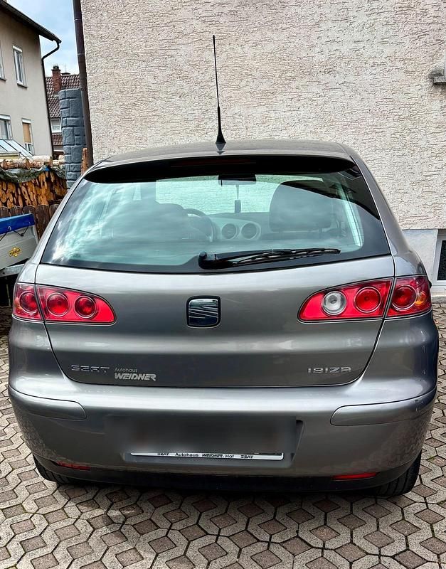 Silber Gebraucht 2003 Seat Ibiza Limousine | 2.490 € (Etwas zu teuer) - Bild 1/4