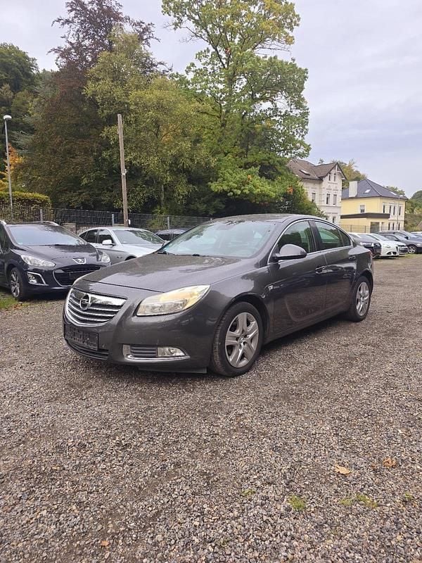 Gebraucht Opel Insignia Edition 131 PS (96 kW) 2010 Grau Limousine