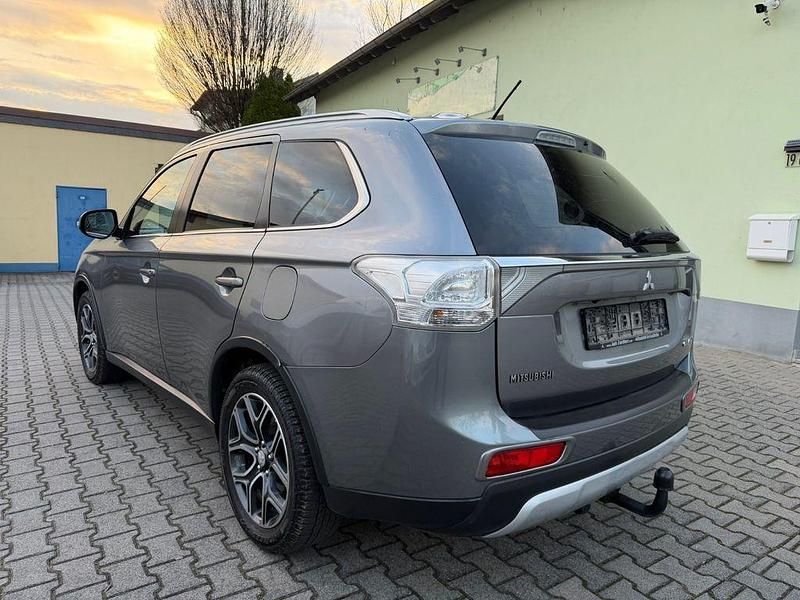 Gebraucht Mitsubishi Outlander 150 PS (110 kW) 2015 Grau SUV