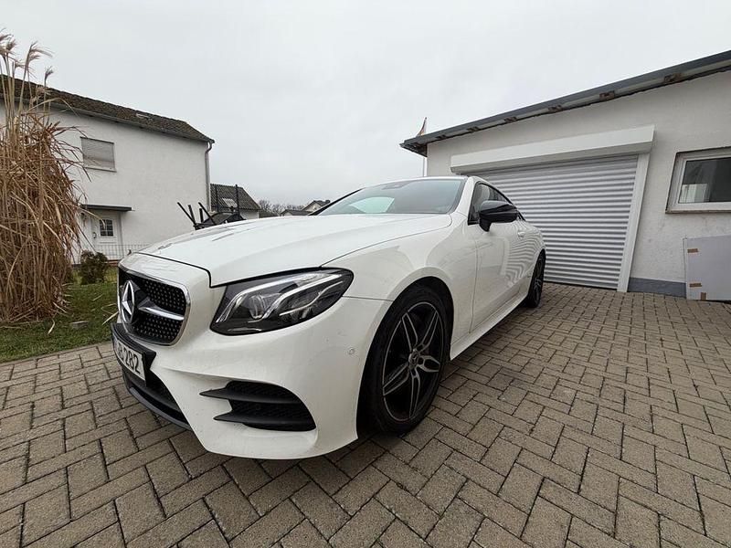 Gebraucht Mercedes E350 AMG line 286 PS (210 kW) 2019 Weiß Coupé