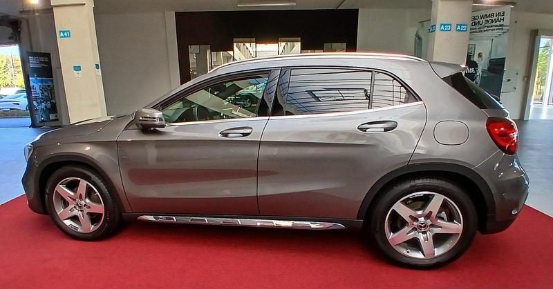 Gebraucht Mercedes GLA200 AMG 156 PS (114 kW) 2019 Grau SUV