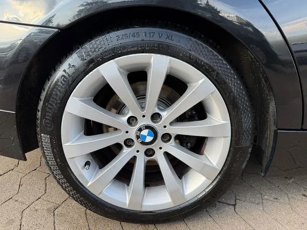 Gebraucht BMW 320 177 PS (130 kW) 2009 Schwarz Kombi