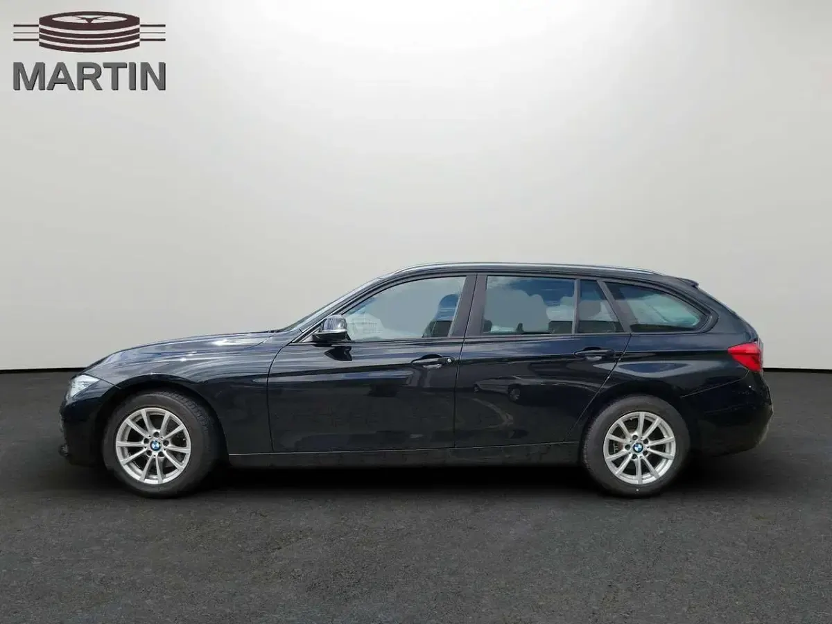 Gebraucht BMW 318 Advantage 150 PS (110 kW) 2018 Black sapphire metallic Kombi