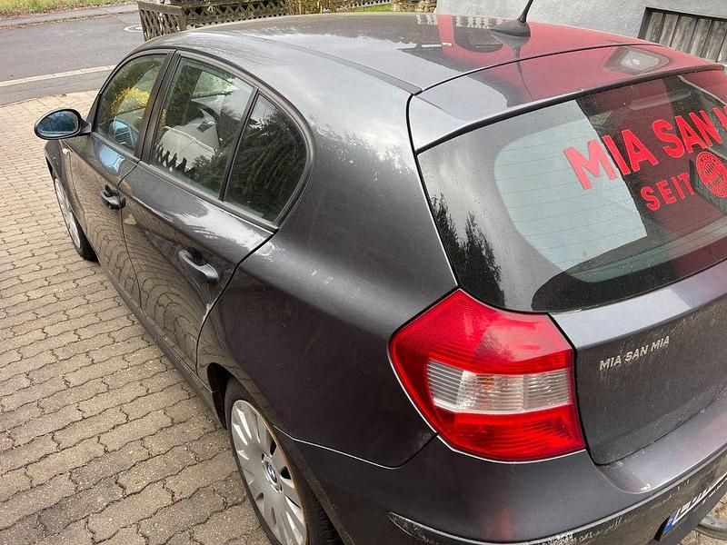 Gebraucht BMW 118 122 PS (89 kW) 2006 Grau Kleinwagen