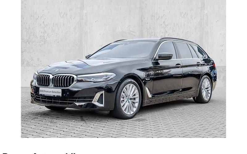 Schwarz Gebraucht 2022 BMW 530e Luxury Line Kombi | 31.690 € (Superpreis) - Bild 1/4