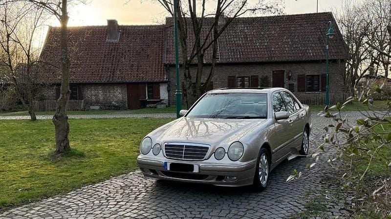 Gebraucht Mercedes E320 Elegance 224 PS (164 kW) 2001 Beige Limousine