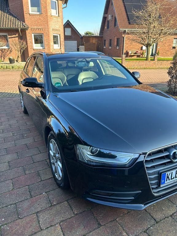 Gebraucht Audi A4 136 PS (100 kW) 2014 Schwarz Kombi