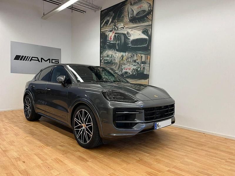 Grau Gebraucht 2024 Porsche Cayenne GTS SUV | 134.946 € - Bild 1/4