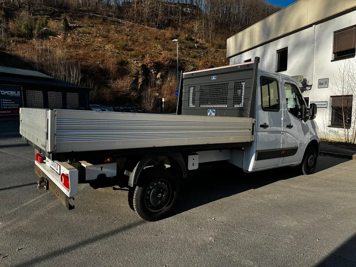 Używany Renault Master 130 KM (95 kW) 2019 Biały Sedan/Limuzyna