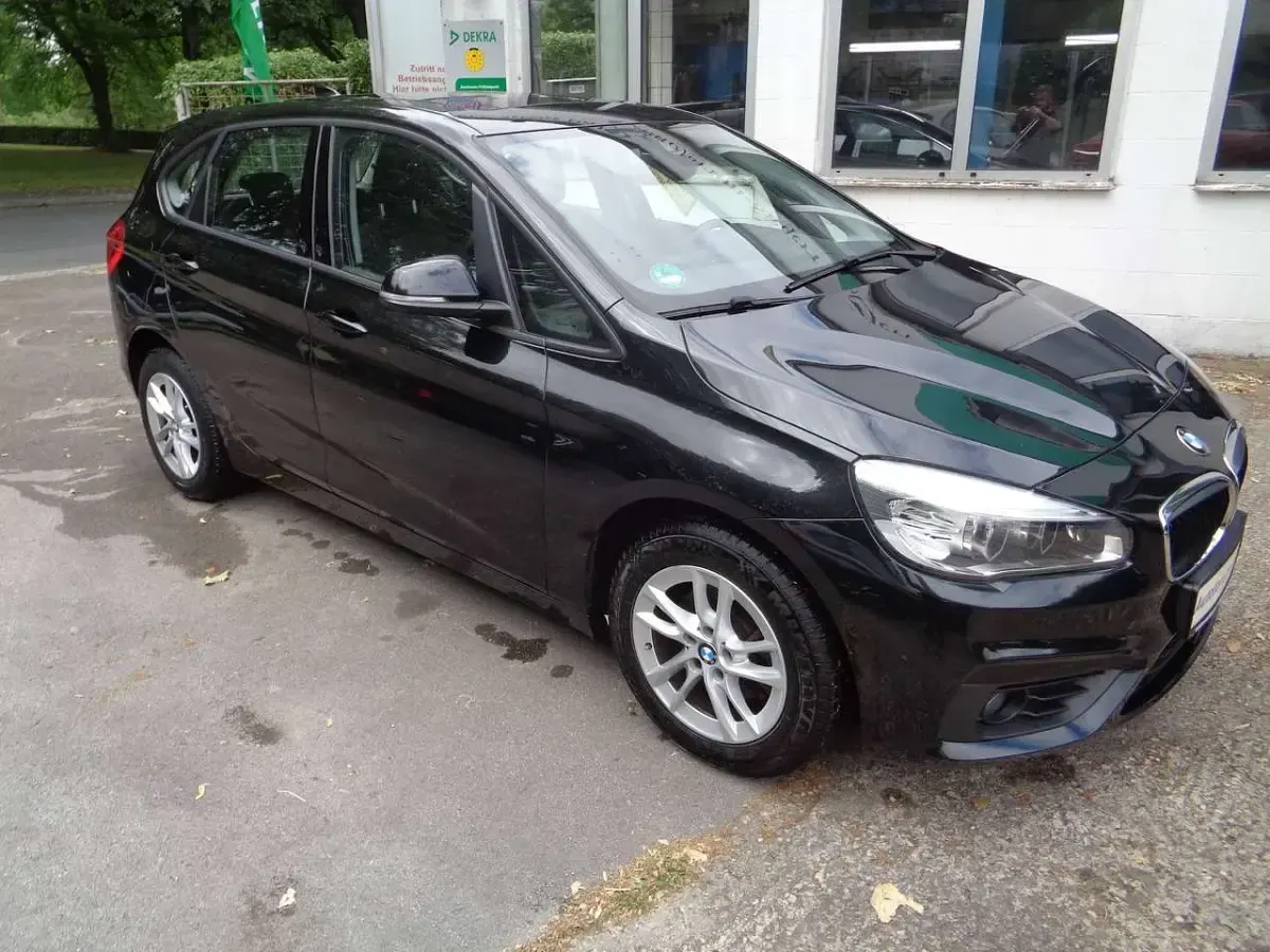 Gebraucht BMW 218 136 PS (100 kW) 2016 Black sapphire metallic Kombi