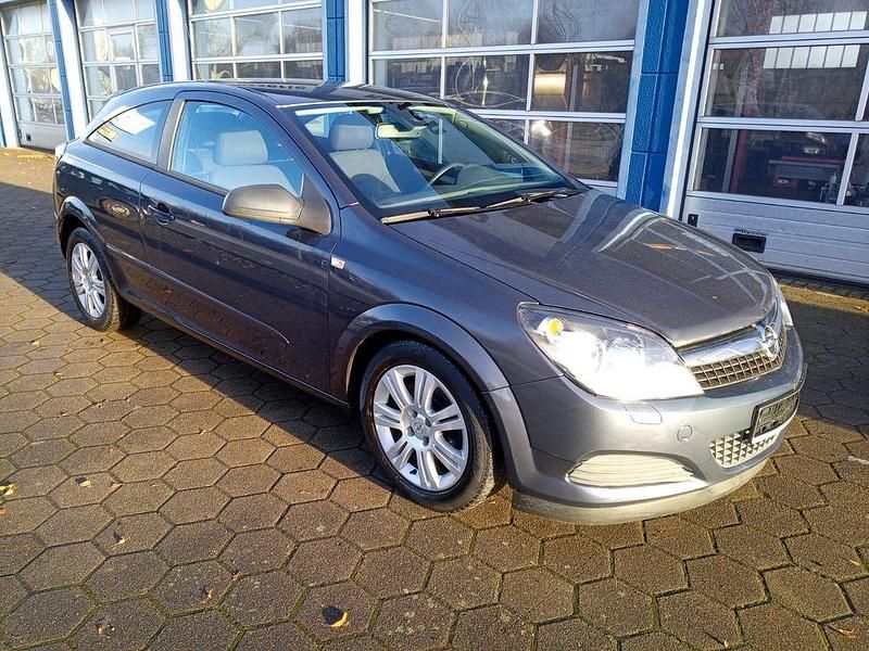 Grau Gebraucht 2008 Opel Astra GTC Edition Limousine | 2.995 € (Teuer) - Bild 1/4
