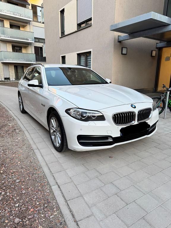 Używany BMW 520 Performance 190 KM (139 kW) 2015 Biały Kombi