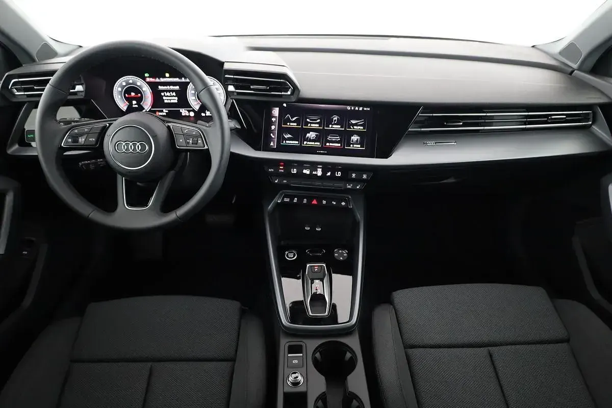 Neu Audi A3 S-Line 204 PS (150 kW) 2026 Daytonagrau metallic Limousine