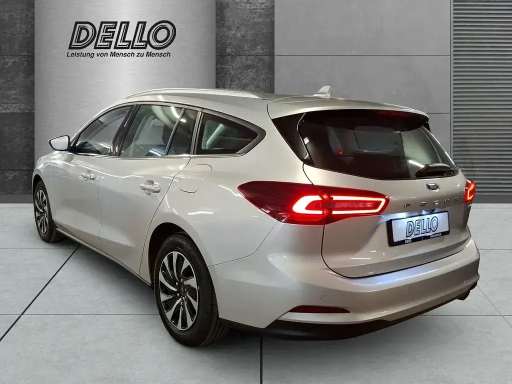 Gebraucht Ford Focus Titanium 125 PS (91 kW) 2023 Silber Limousine