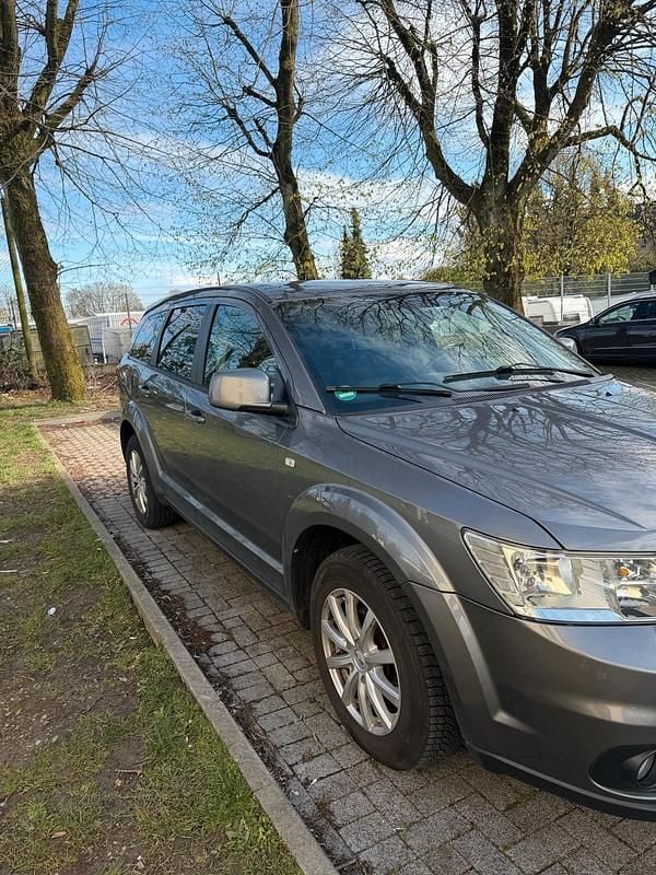 Gebraucht Fiat Freemont 140 PS (102 kW) 2011 Grau SUV